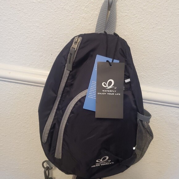 Waterfly Sling Pack - Black Gray Adjustable Strap Pockets Zippered NWT - Picture 2 of 16